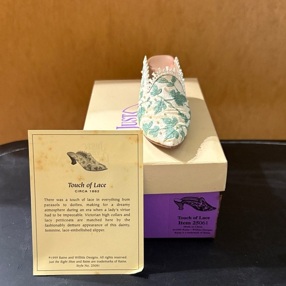 Just The Right Shoe - Cream and Green Lace Heels - Picture 4 of 5